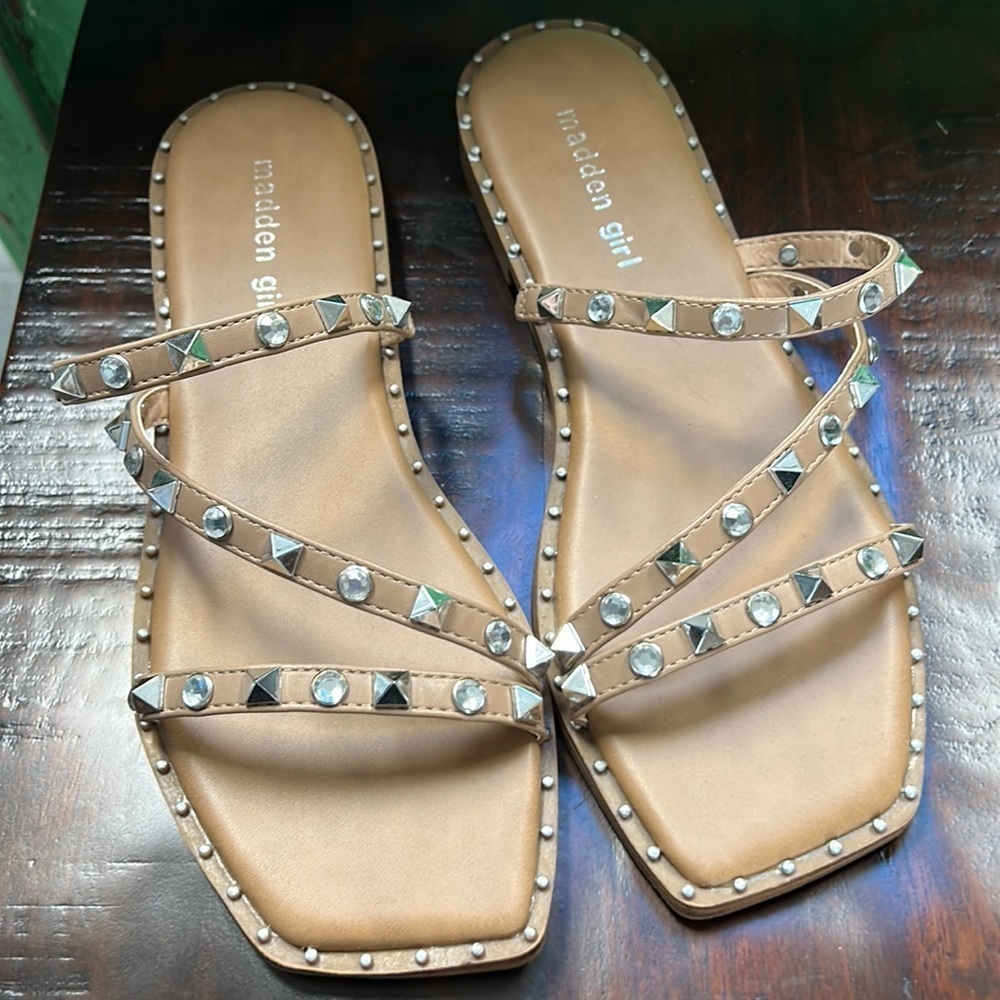 madden girl tan/silver studded slides size 8.5 - Picture 1 of 4